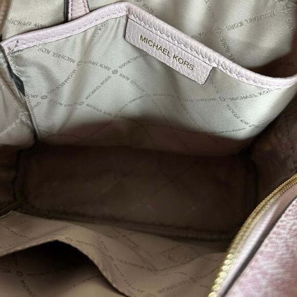 °｡⋆♡ Michael Kors Medium Two-Tone Signature Logo Backpack (HB-26) - Picture 8 of 9